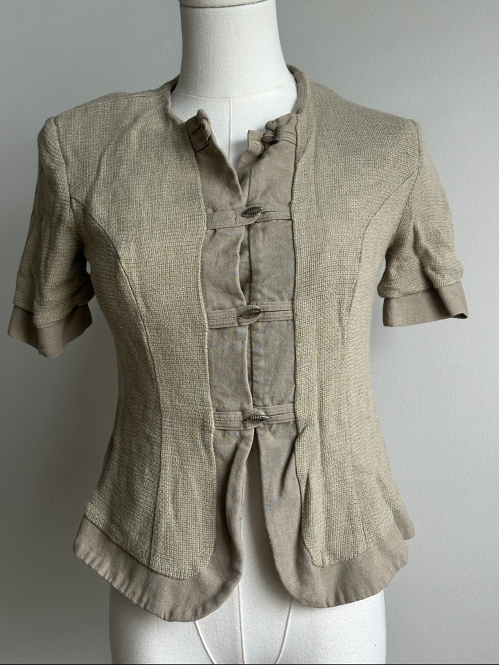 Vintage Short Sleeve Tailored Fit Jacket Women 6P Frog Buttons Linen Blend Beige